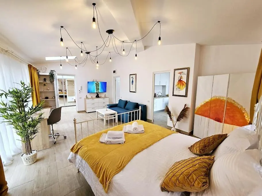 Cozy & Comfortable Apartment, Cismigiu Park - Pop7 부쿠레슈티 0*,  루마니아