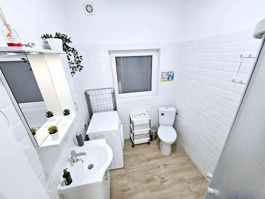 Cozy & Comfortable Apartment, Cismigiu Park - Pop7 부쿠레슈티 0*,  루마니아
